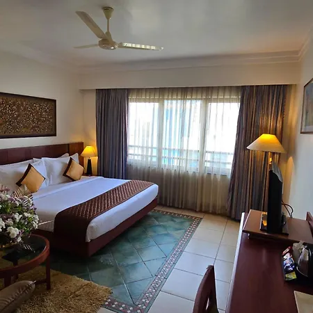 Harrisons Hotel Chennai Exterior photo